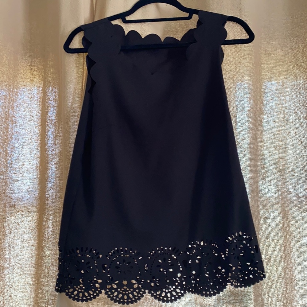 Black (no brand) scalloped black sleeveless top LG
